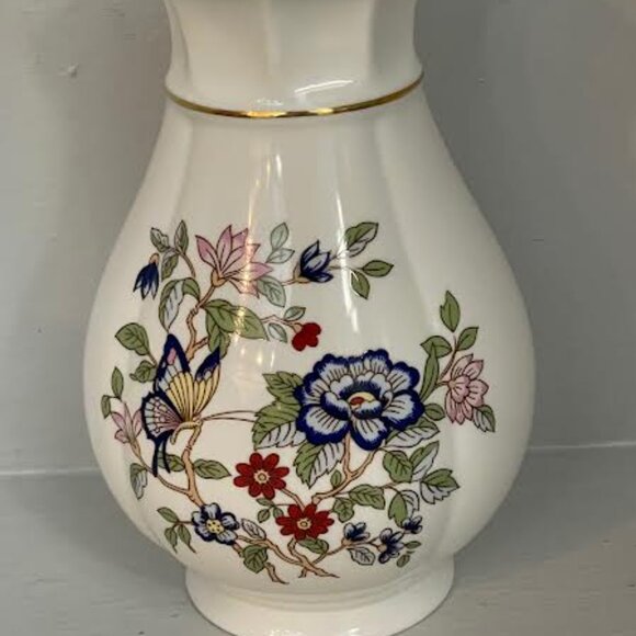A Beautiful Vintage Royal Tara  Bone China Vase Wedding White Floral Ireland - Picture 5 of 10